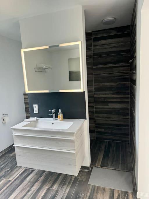 Modernes Ferienhaus In Uedersdorf Kültér fotó