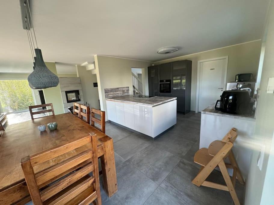 Modernes Ferienhaus In Uedersdorf Kültér fotó